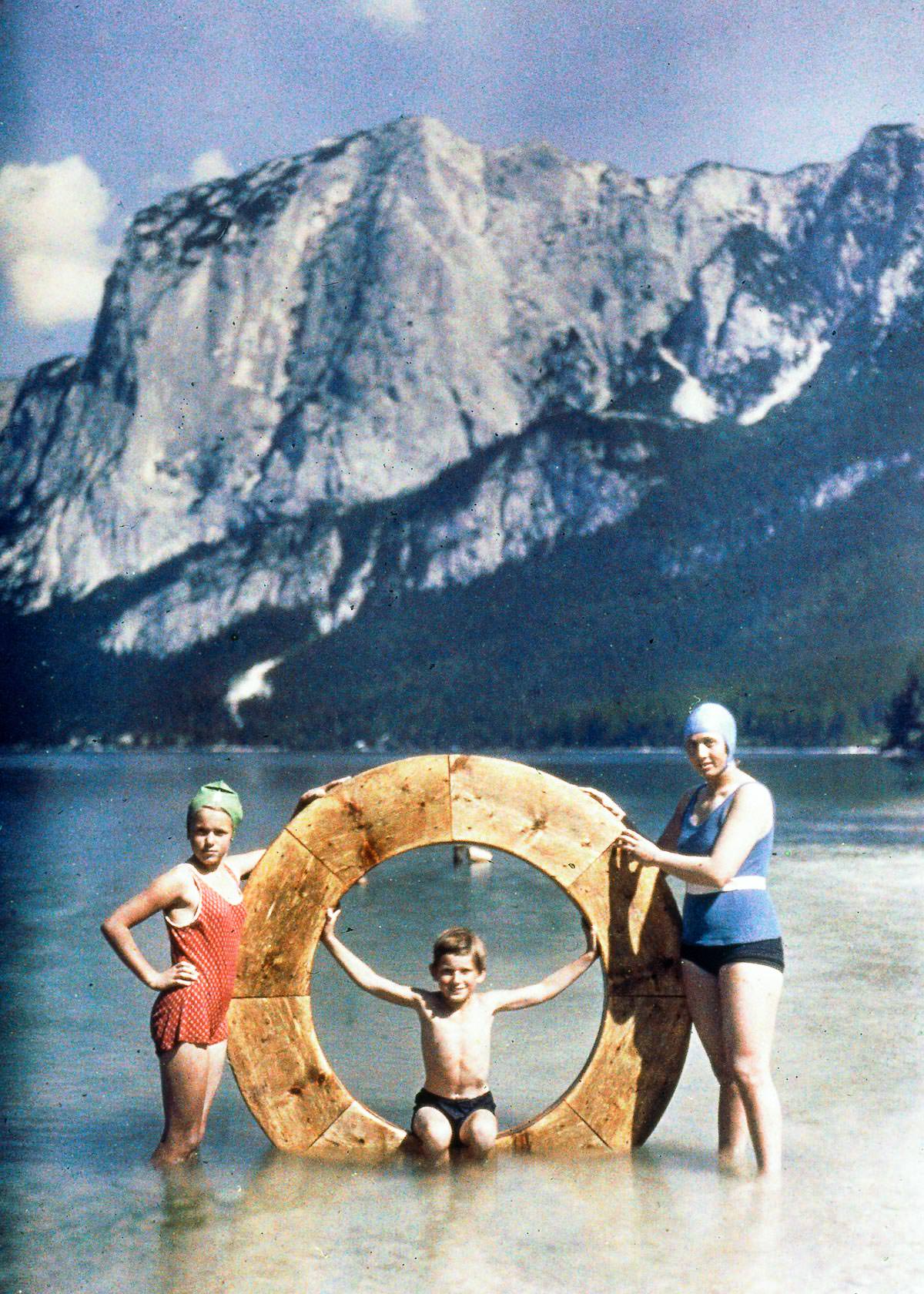 #18 The family at the lake.c. 1925