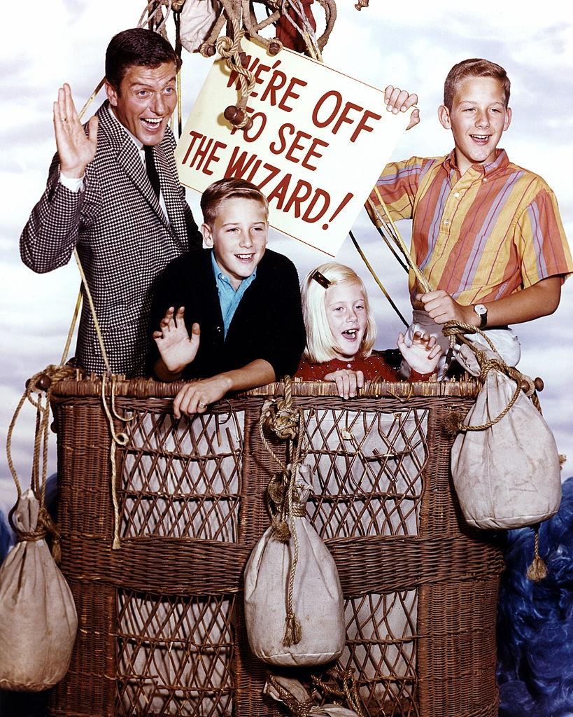 #18 Dick Van Dyke and his children host a telecast of the 1939 film ‘The Wizard of Oz’, circa 1961.