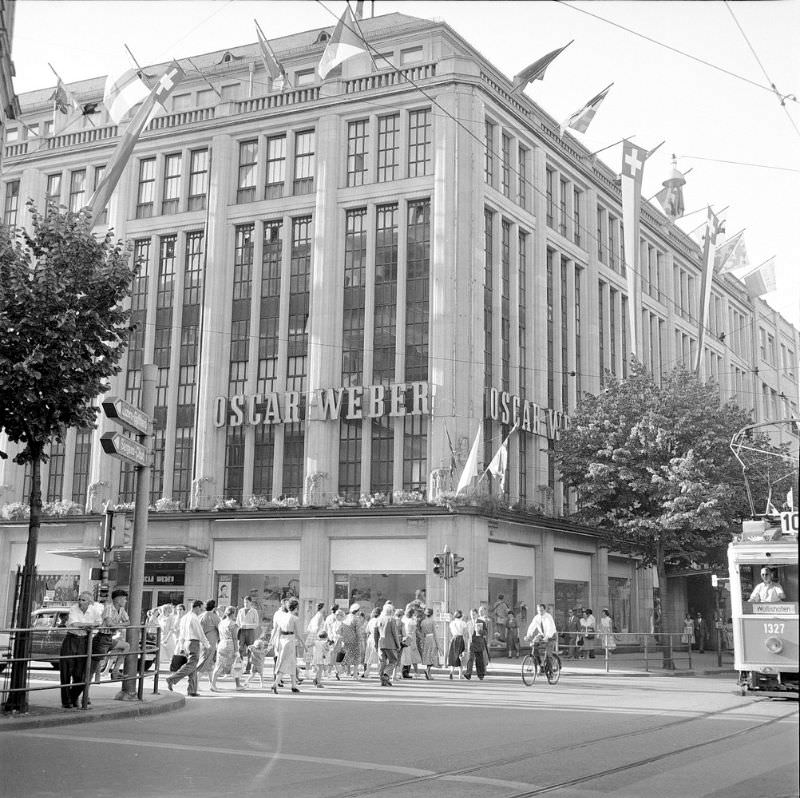#24 Oscar Weber department store at the Bahnhofstrasse 75, Zürich, 1958, formerly Julius Brann, today Manor