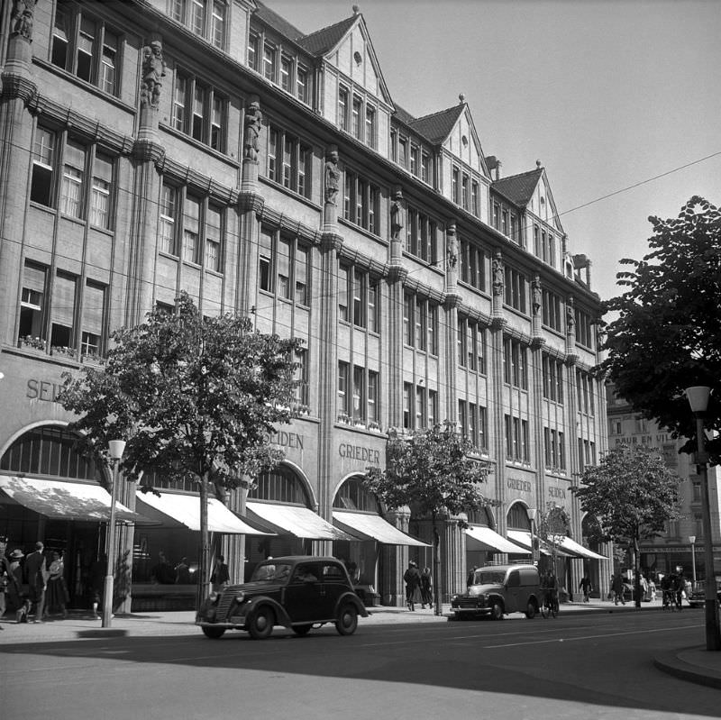 #19 Grieder on the Bahnhofstrasse, Zürich, 1952