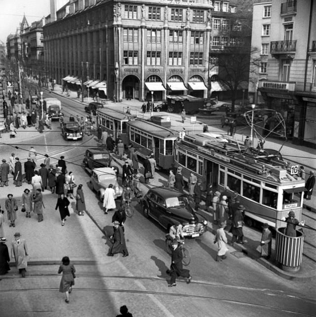#10 The Paradeplatz, Zürich, circa 1950