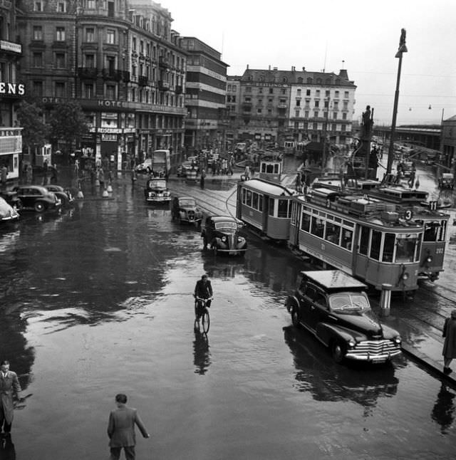 #29 Zurich station square, circa 1950