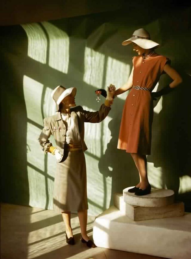 #10 Two models are wearing spring fashions