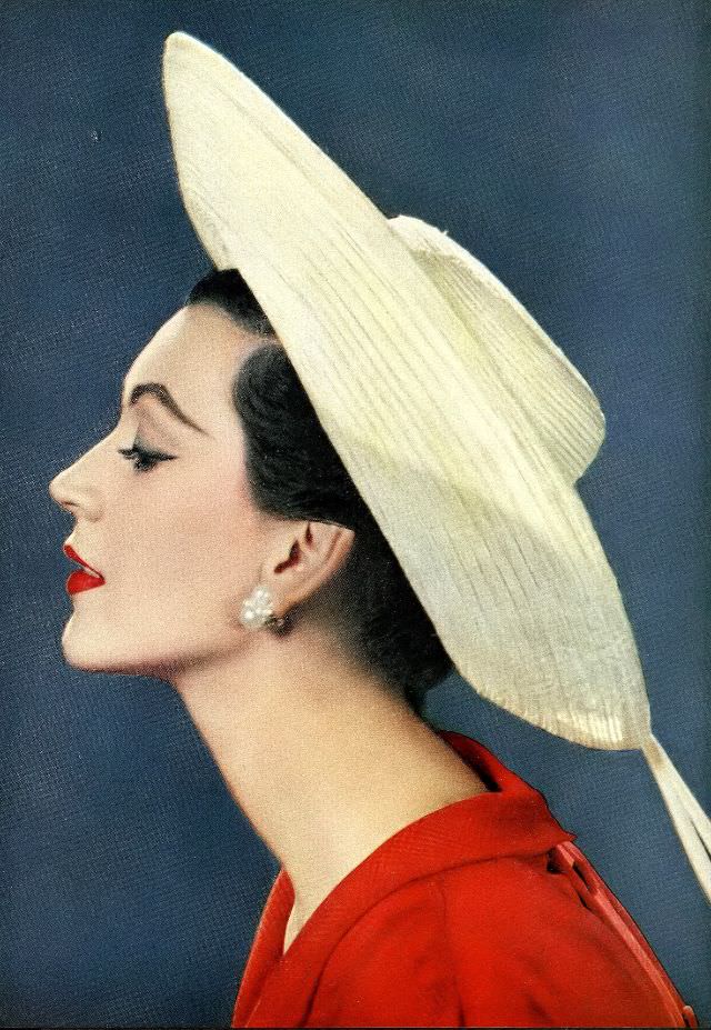 #32 Dovima wearing a hat, April 1958