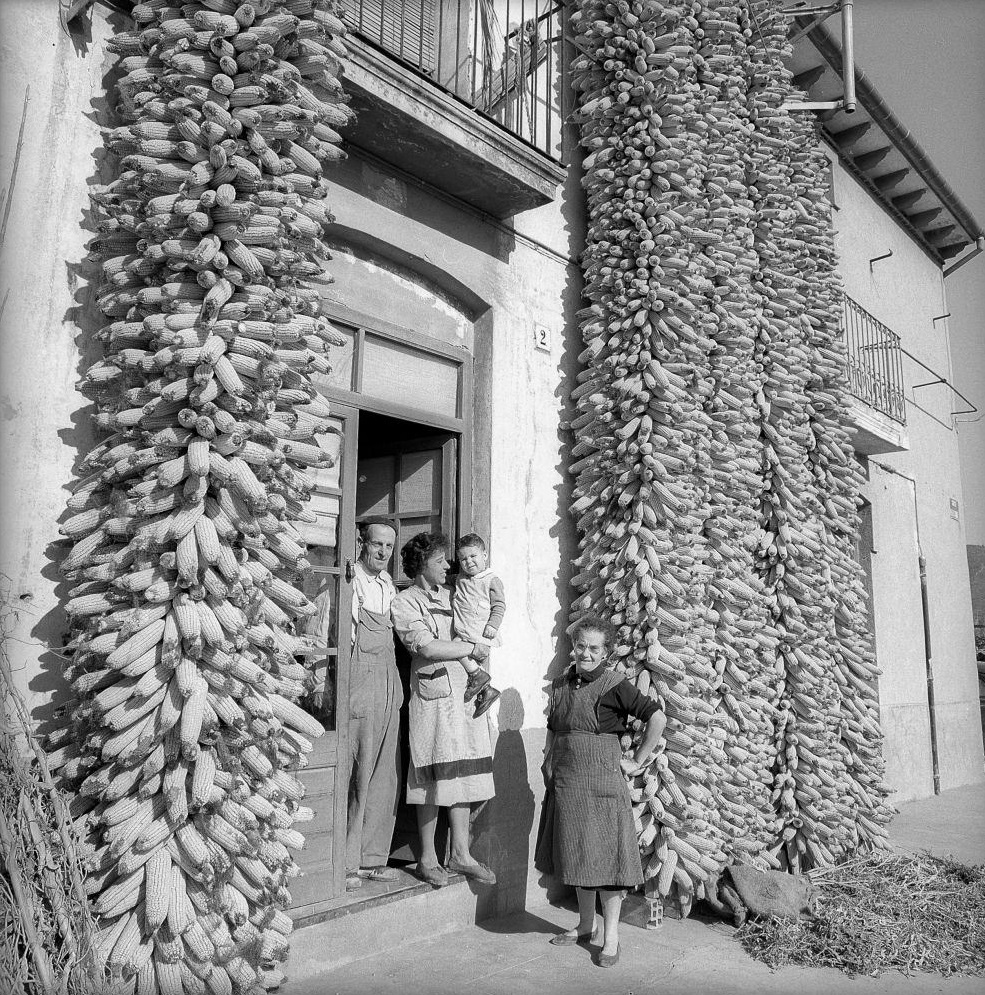 #48 Family with corn crop at house door, Barcelona 1961