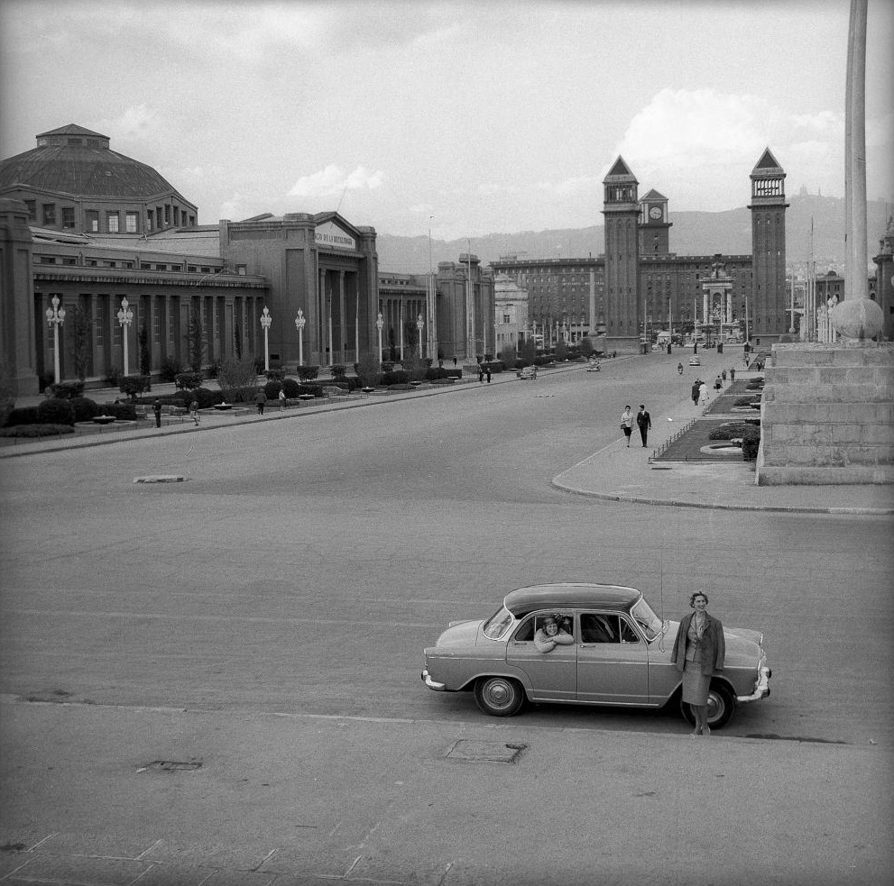 #51 Tourists in the Plaza de España, Barcelona 1961