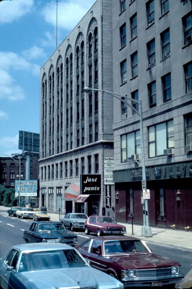 #56 East Ohio Street between Rush Street and Michigan Avenue, 1976