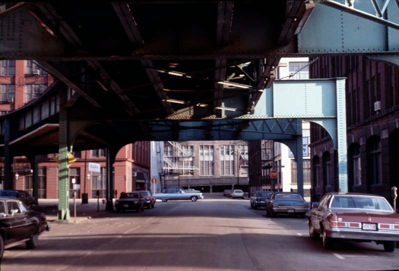 #65 Franklin Street towards the intersection with West Kinzie Street and the Merchandise Mart, 1978