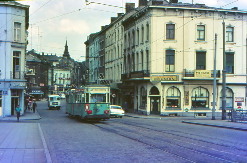 Motorcar 311 + trailer 11 on route Nº 2 at Rue de L’Eglise – Quai de Brabant, Charleroi.