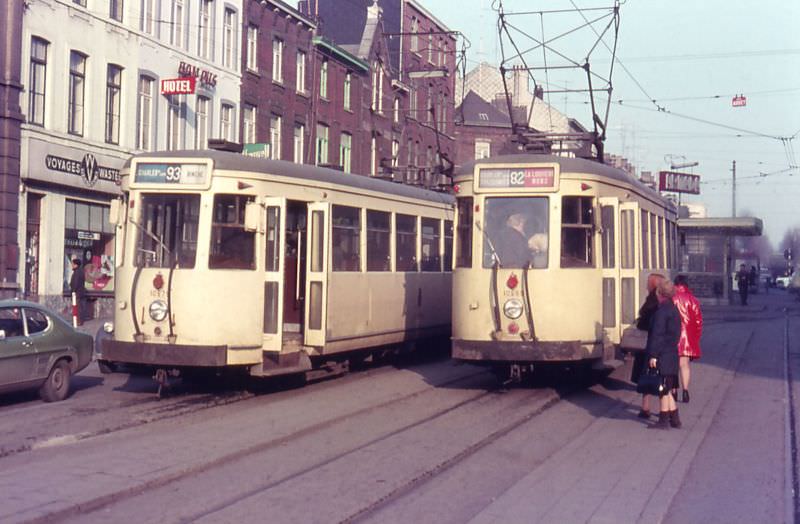 Motorcar 10279 on route Nº 93 and 10269 on route Nº 82 at the terminus ‘Eden’, on the Boulevard Jaques Bertrand, Charleroi.