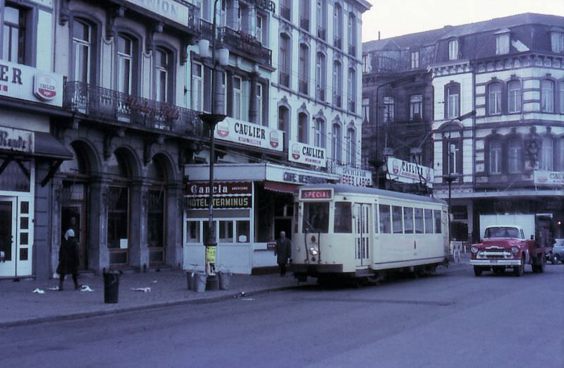#39 Motorcar 10076 as special service enters the station square from the city site, Mons.