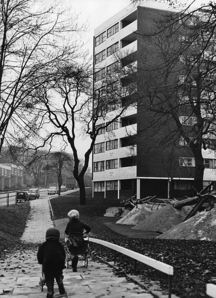 #46 Tower blocks in Chamberlain Gardens, Ladywood, Birmingham, 2nd November 1964.