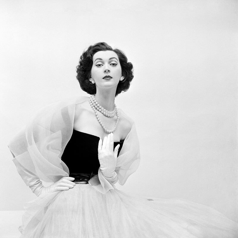#10 Dovima, 1957