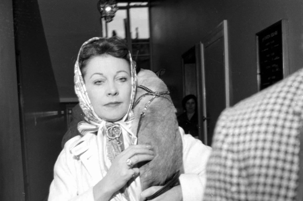 #18 Vivien Leigh, a noted cat lover, carried one over her shoulder in June, 1960.