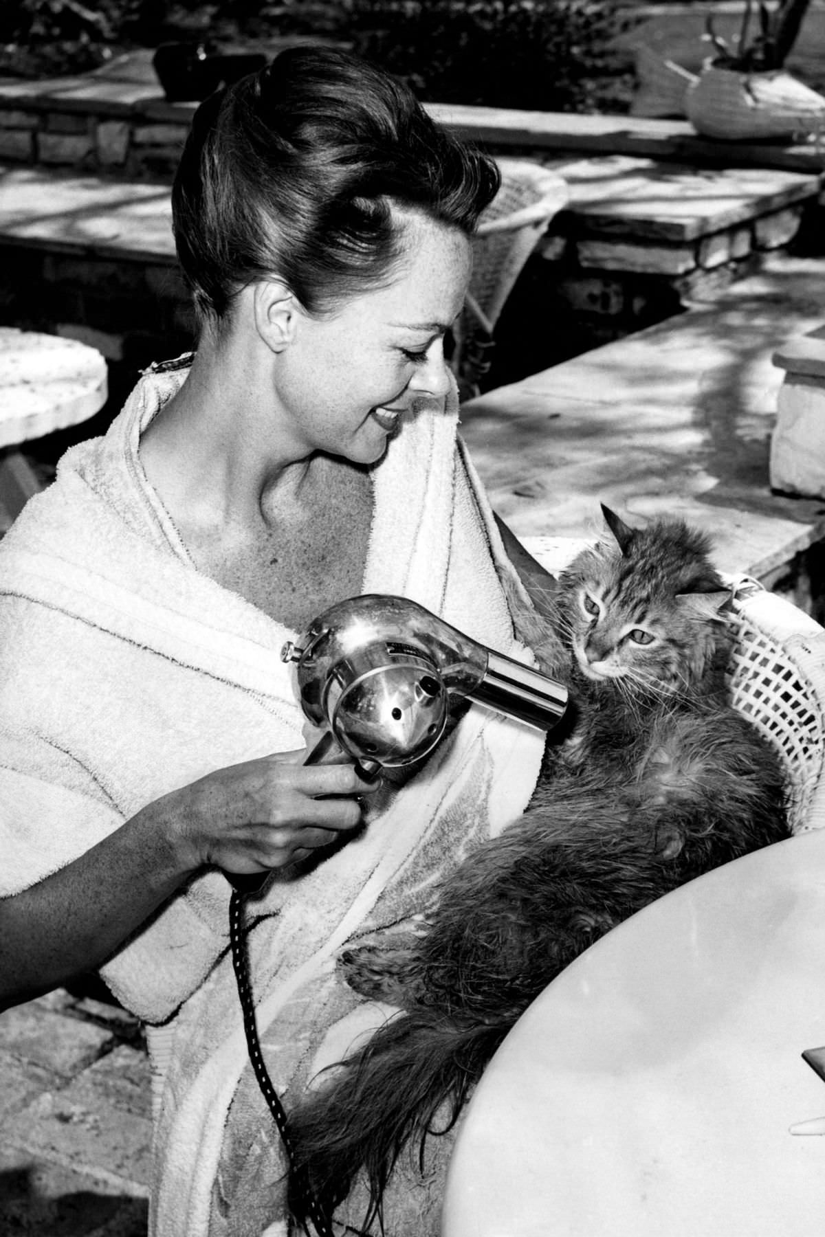 #21 June Lockhart with her cat, 1963