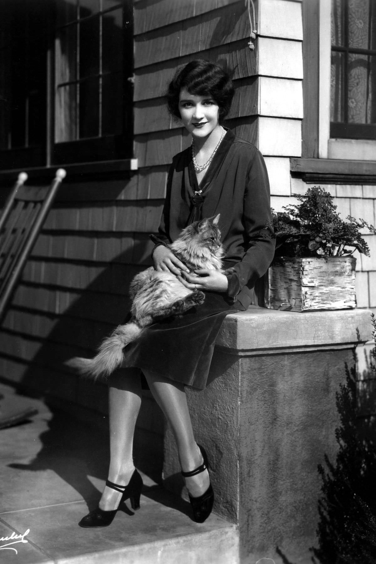 #4 The silent film star Mary Philbin posing in 1935.