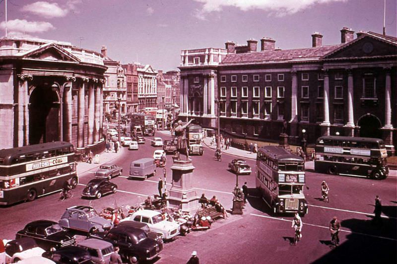 #20 Trinity College and Bank of Ireland, Dublin, circa 1960