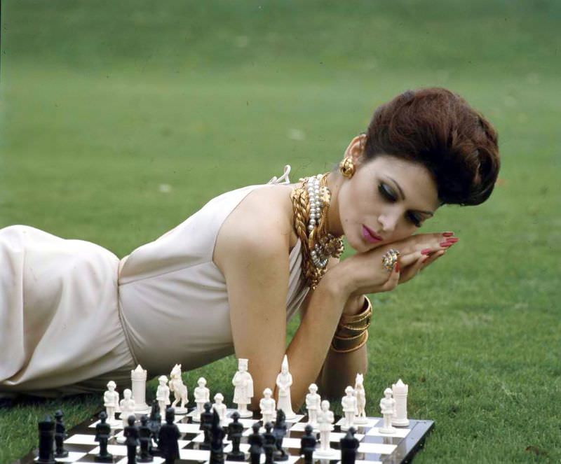#27 Isabella Albonico, December 1959