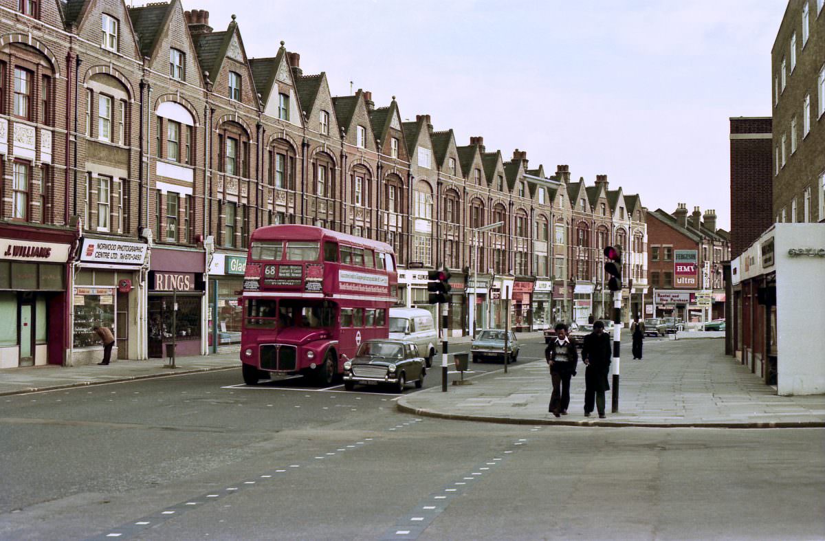 #18 Routemaster in West Norwood, March 1975