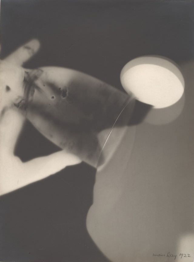 #18 Kiki Drinking, 1922