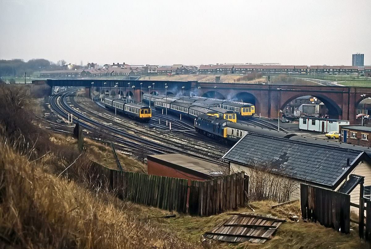 #8 Type AL5 ac electric 85020 waits to leave Manchester Piccadilly with empty stock for Longsight carriage sidings on 23rd June 1984.