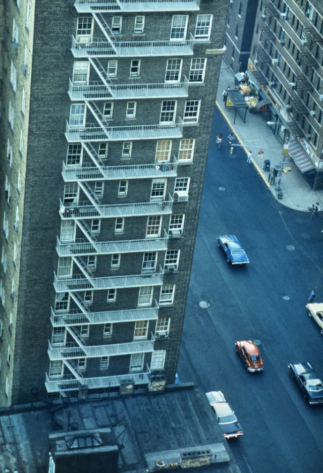 #41 Building and cars, Manhattan, 1978