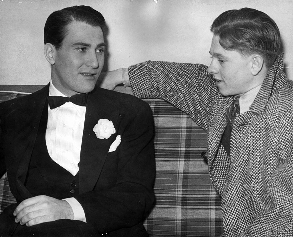 #64 Mickey Rooney with American jazz musician and bandleader Artie Shaw, 1940.