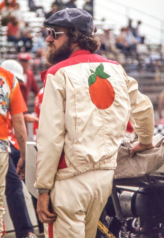 Jerry Grant’s Spirit of Orange County crew made a fashion statement
