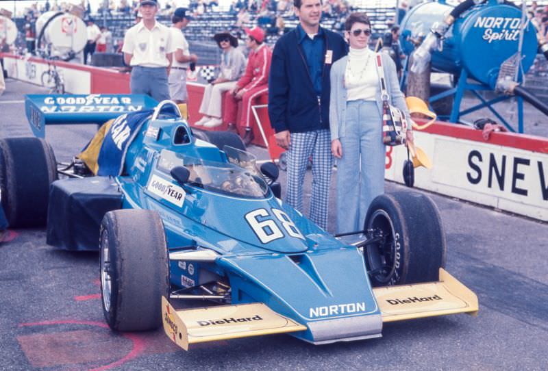 Posing for their photograph by Tom Sneva’s Norton Spirt McLaren/Offy