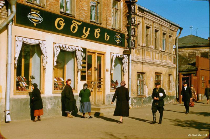 #38 Soviet people passing by a store
