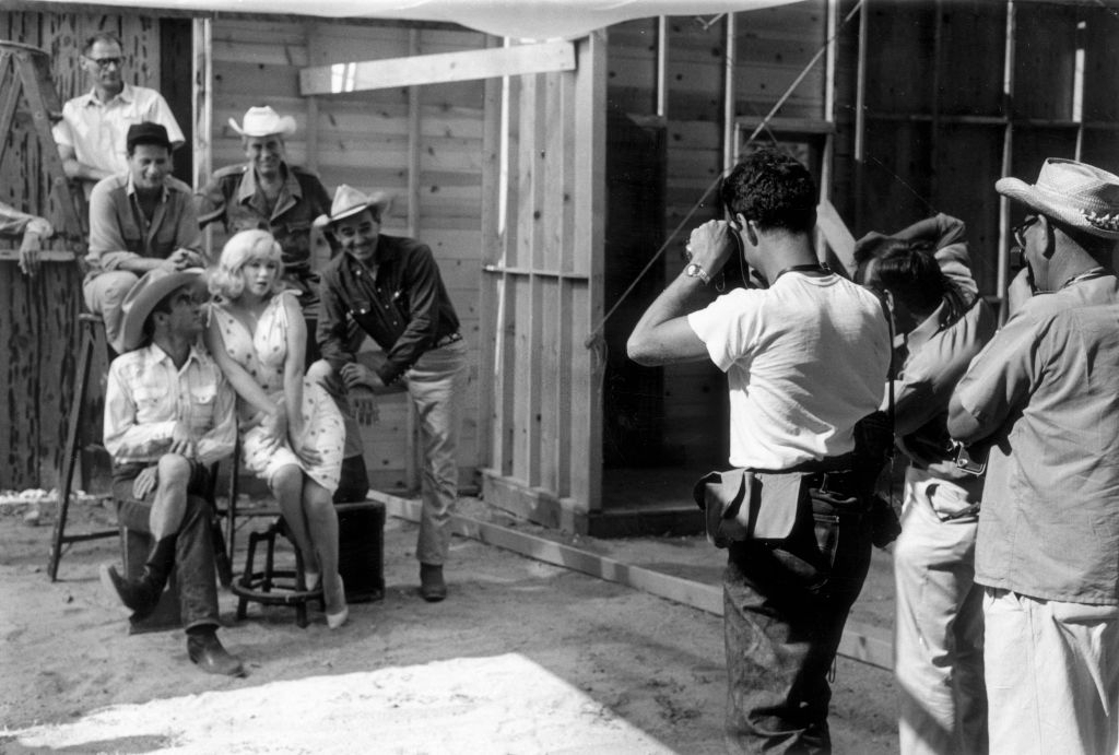 The cast and crew of John Huston’s ‘The Misfits’ line up for a publicity shoot.