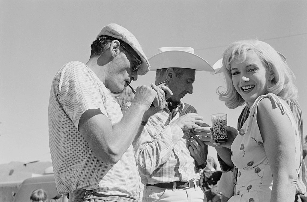 Marilyn Monroe with Eli Wallach on the set of ‘The Misfits’