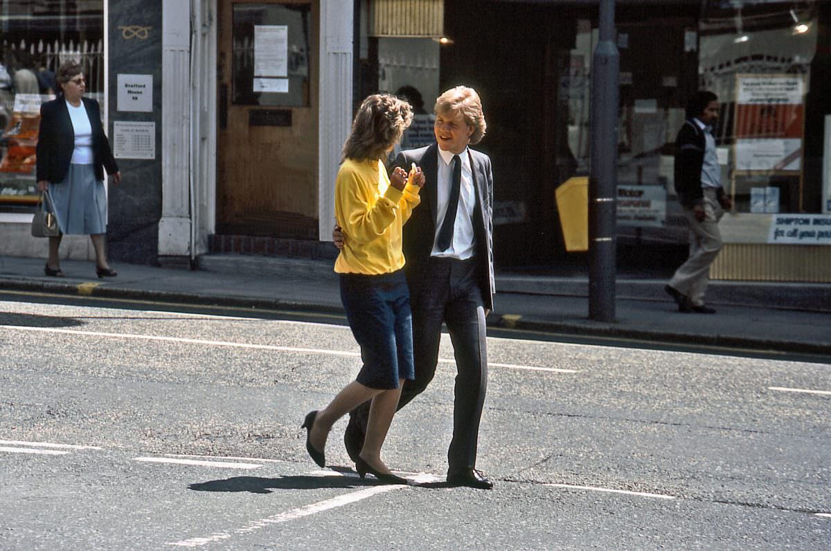 #9 Pedestrians crossing the junction of Darlington Street and Red Lion Street on 30th May 1984.