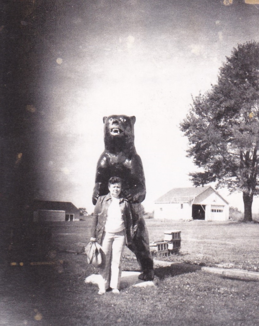Hilarious Vintage Photos of Women Posing with Funny Objects and Signs Funny