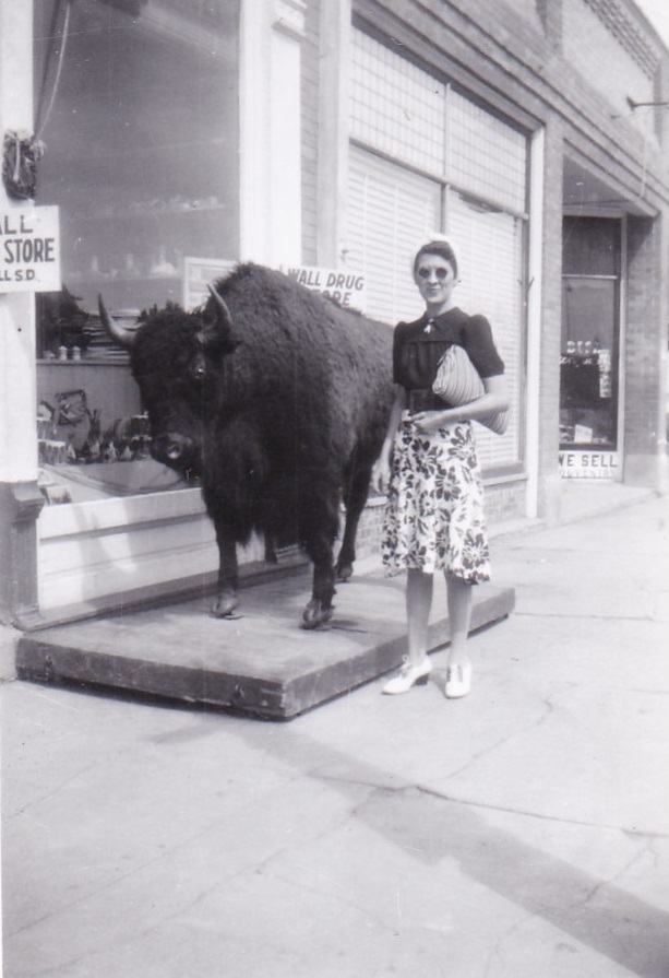 Hilarious Vintage Photos of Women Posing with Funny Objects and Signs Funny