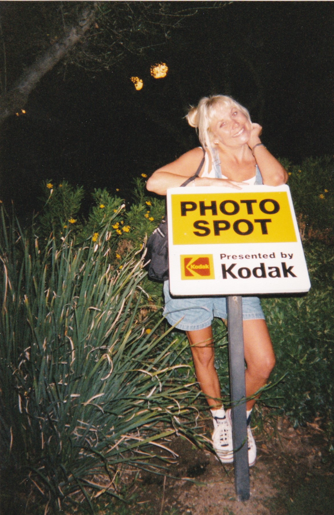 Hilarious Vintage Photos of Women Posing with Funny Objects and Signs Funny