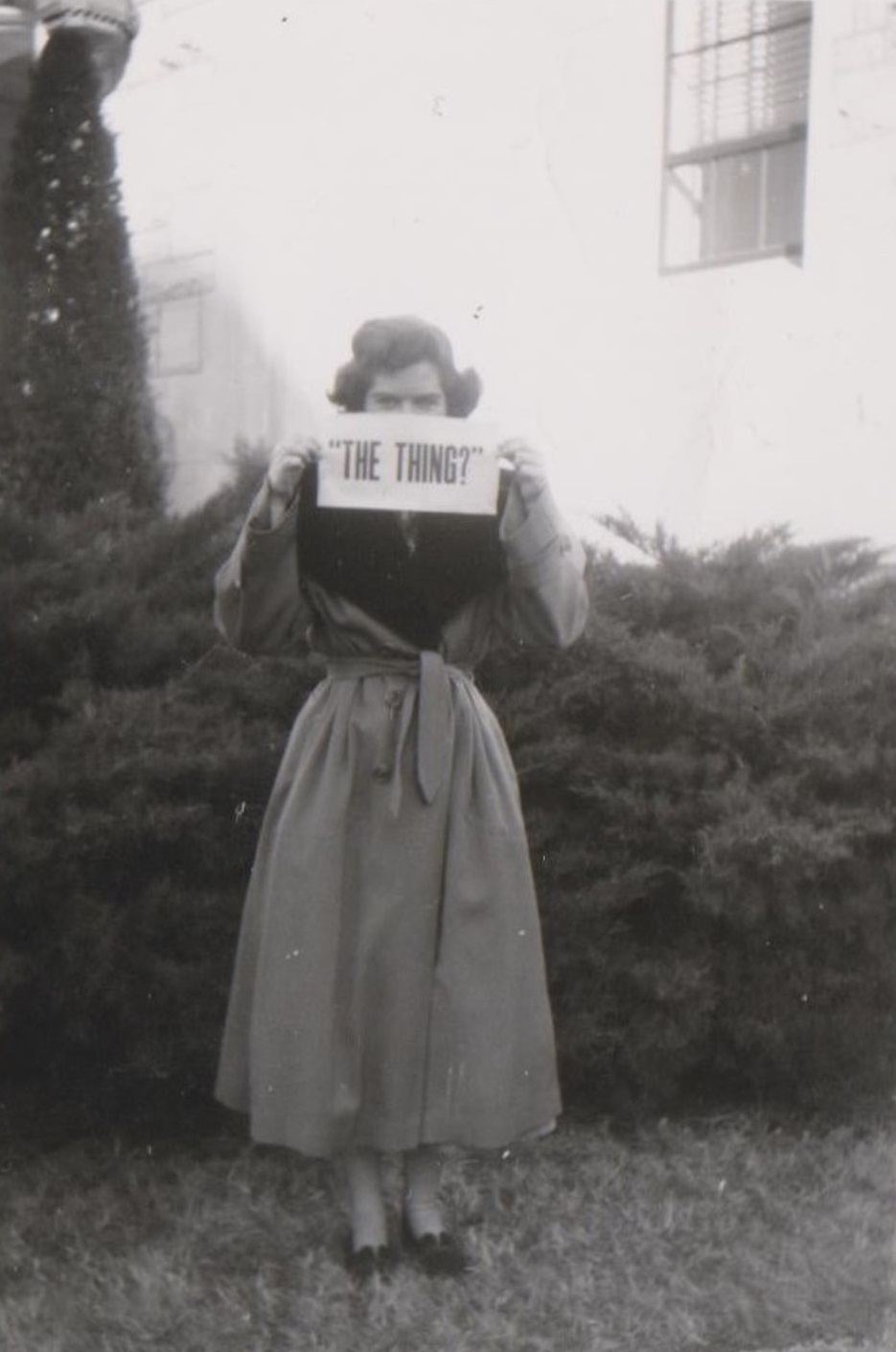 Hilarious Vintage Photos of Women Posing with Funny Objects and Signs Funny