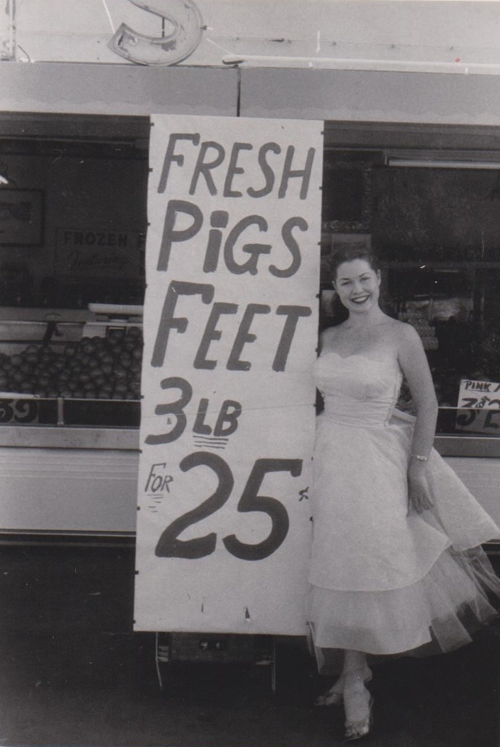 Hilarious Vintage Photos of Women Posing with Funny Objects and Signs Funny