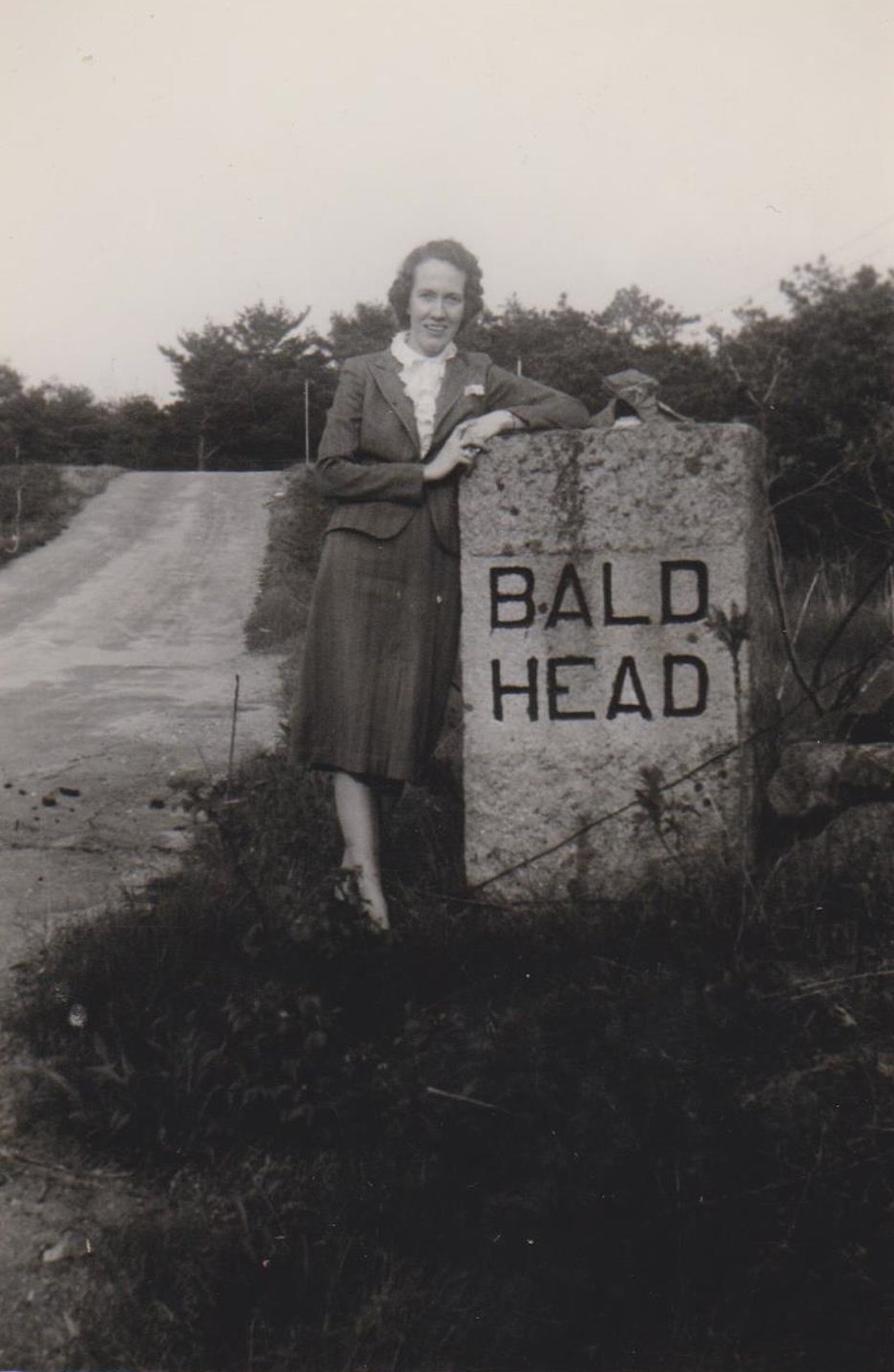 #35 Hilarious Vintage Photos of Women Posing with Funny Objects and Signs #35 Funny