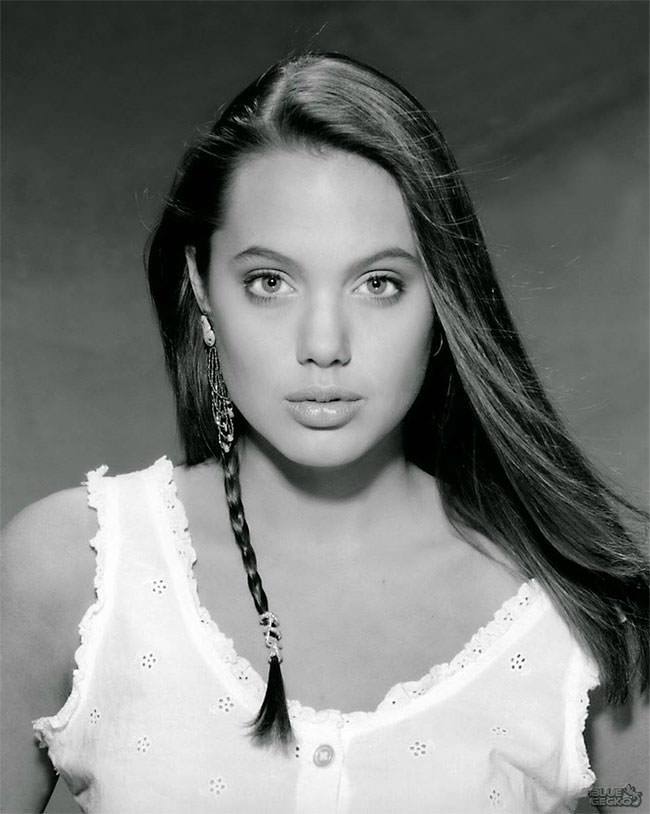 #27 Beautiful Angelina Jolie during her ealry photo shoots.