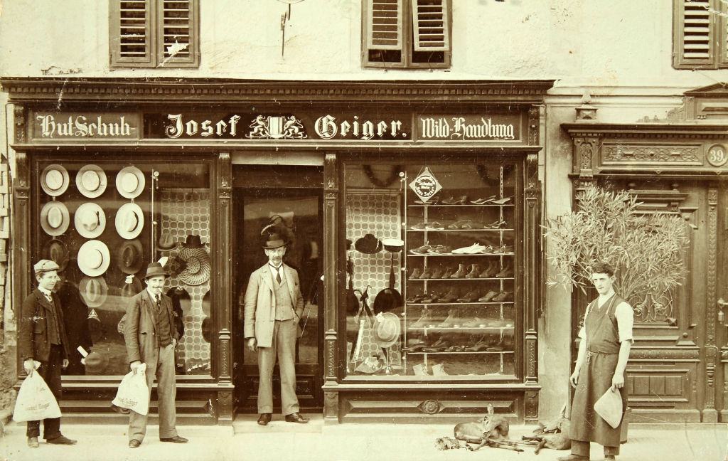#22 Hat and shoe store of Joseph Geiger in Vienna, 1905.