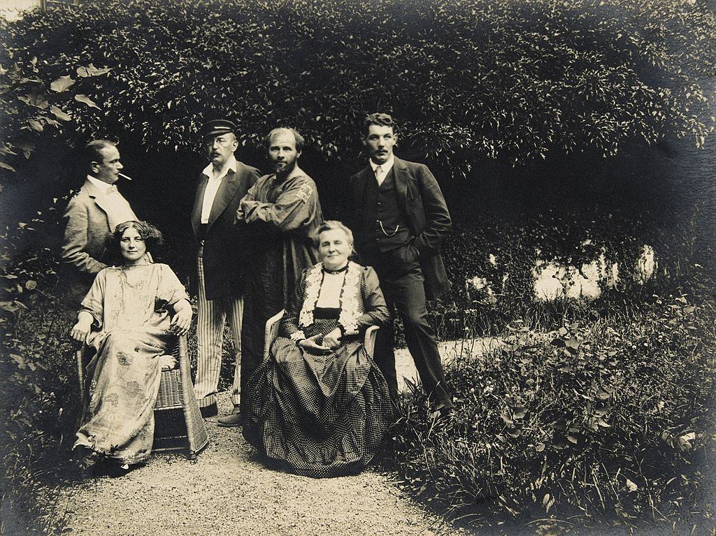 #28 Gustav Klimt, Emilie Floege and her mother Barbara with friends in the garden of the Oleander villa in Kammer at the Attersee lake. Austria, 1908.
