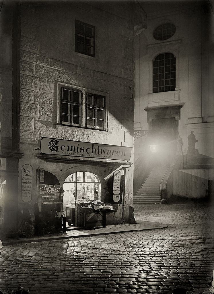 #1 A grocery at Ulrichsplatz in Vienna, 1905.