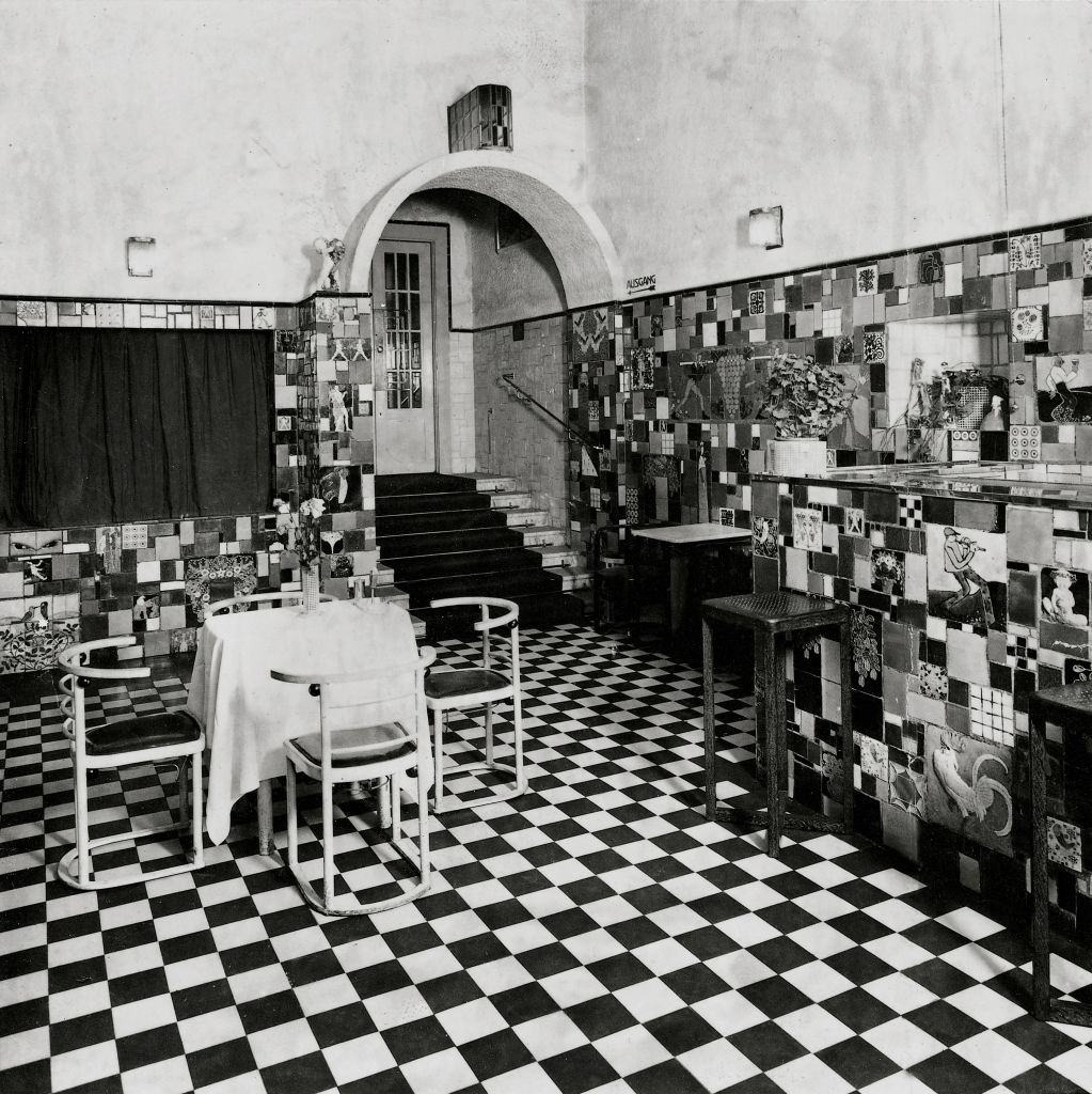 #7 Entrance to the bar room of the Cabaret Fledermaus. Kaerntnerstrasse 33, Vienna, 1st district, 1907.