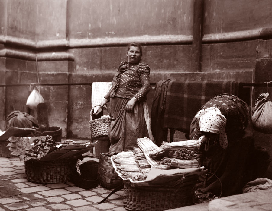 #17 Asparagus sellers in Vienna, Austria, 1900s.