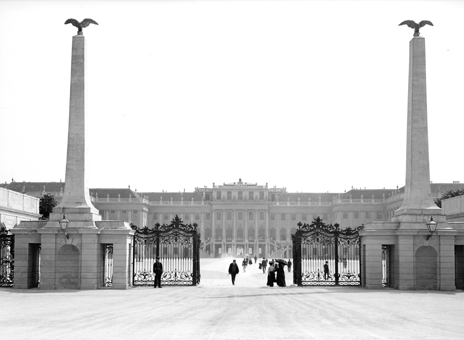 #64 Schonbrunn Palace, Vienna, 1900s.