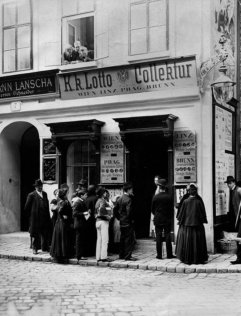 #48 Waiting people in front of a lottery outlet in Austria, 1901.
