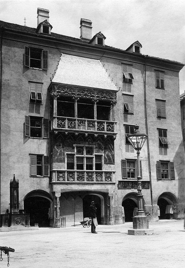 #69 The Goldene Dachl in Innsbruck, 1909.