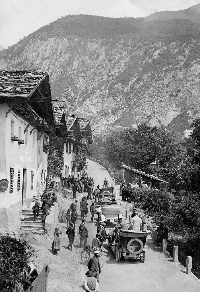 #54 The last stretch of the Herkomer competition at the foot of the dreaded Zirler mountain’ near Innsbruck, 1906.