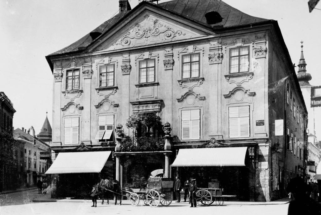 #21 House Riemerplat, St. Pölten, 1909.